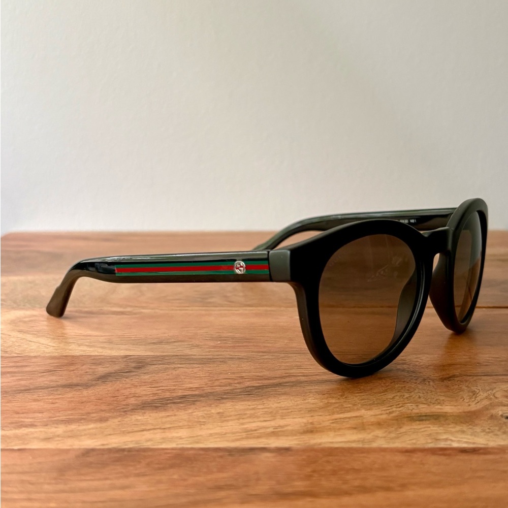 GUCCI Matte Black Round Sunglasses w Signature Red & Green Stripes + Gucci Case